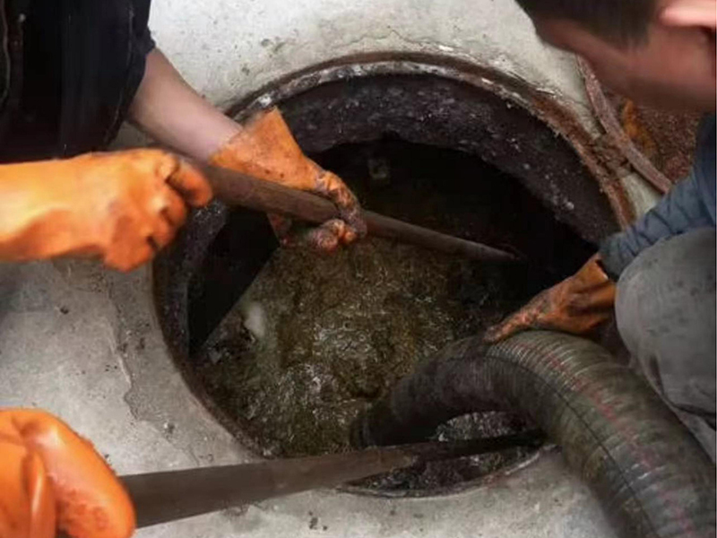 昌江清理化粪池时如何避免沼气的危害?